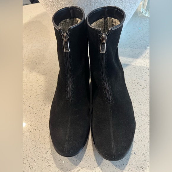 La Canadienne Black Suede Ankle Boots 9 M - Picture 1 of 9